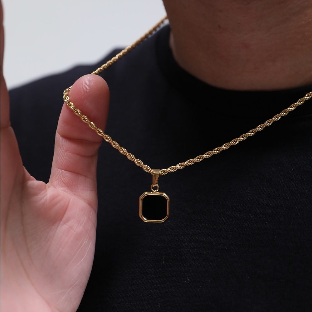 18k Gold Onyx Pendant Necklace